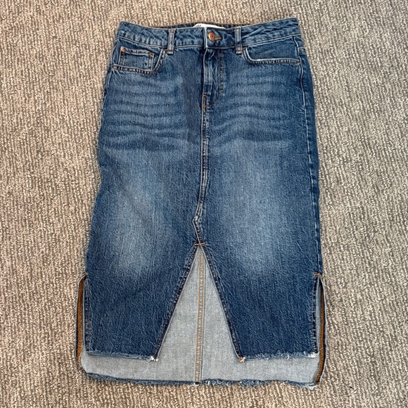 Zara Dresses & Skirts - Zara Women's Blue Straight Leg Jeans Skirt with Front Slit